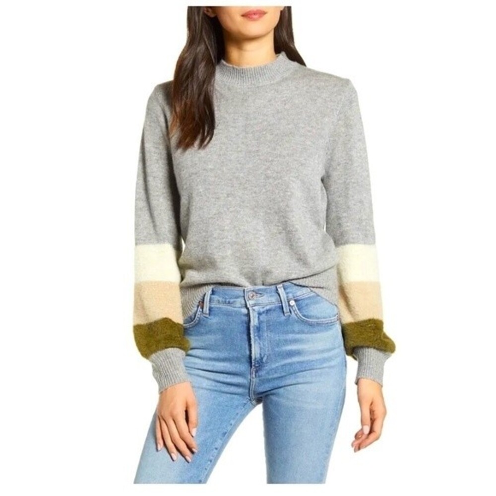Cupcakes and Cashmere Drew Mock Neck Sweater Striped Sleeves in Heather Gray S